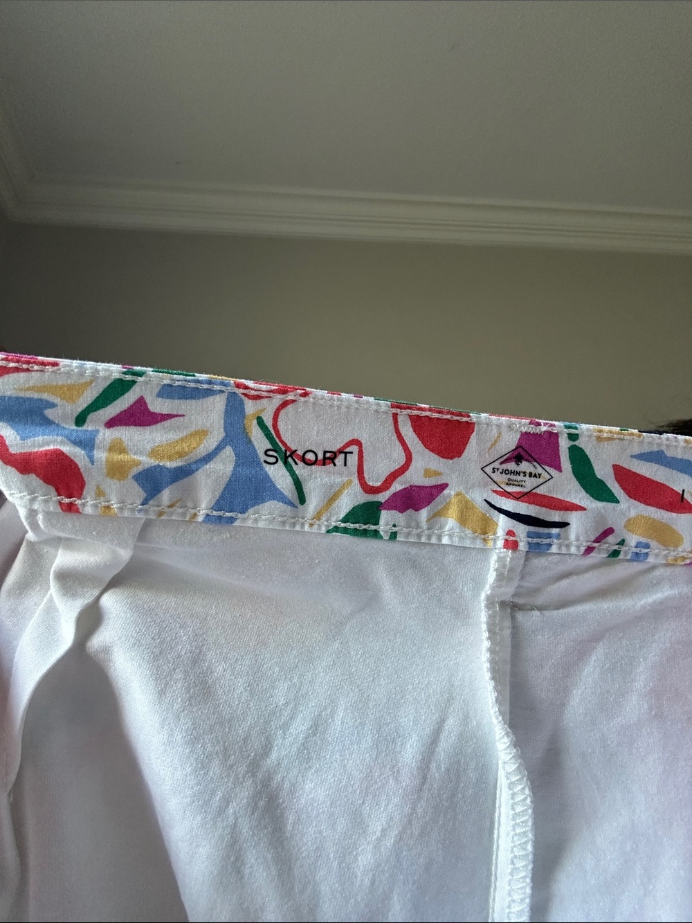 St. John's Bay White Mini Skort with Multicolor Abstract Waistband